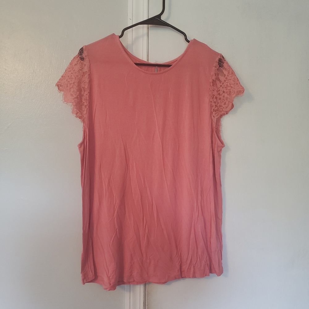 Soft blouse with lace sleeves